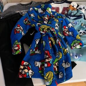 Sz 5/6 Little Boys Lot Nike; Super Mario Robe